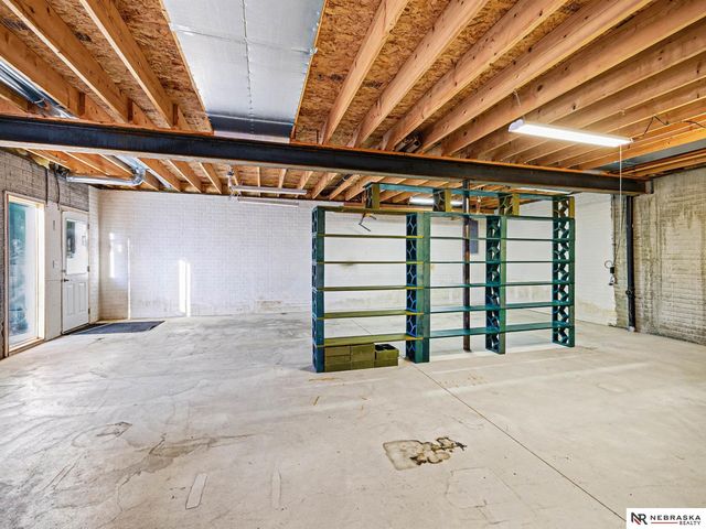 4915 Fountain Drive, Papillion, NE 68133