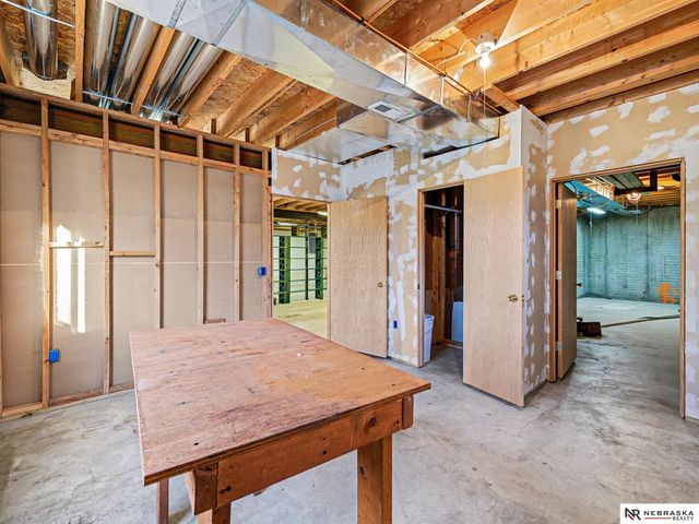 4915 Fountain Drive, Papillion, NE 68133