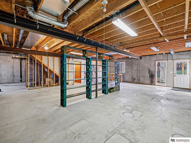 4915 Fountain Drive, Papillion, NE 68133