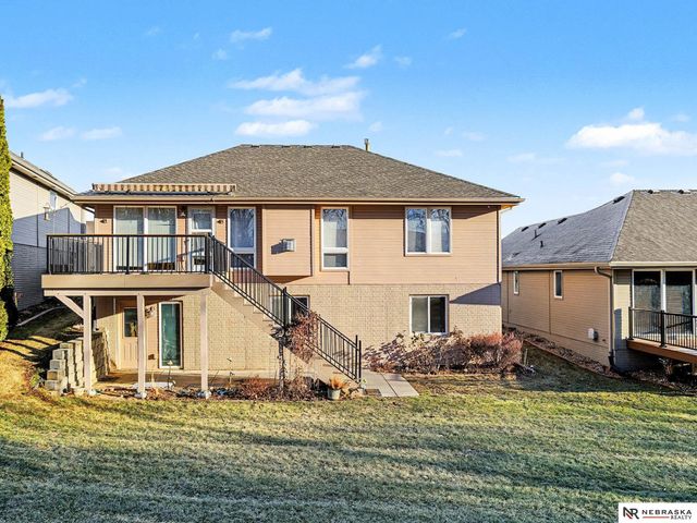 4915 Fountain Drive, Papillion, NE 68133