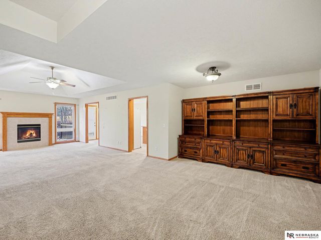 4915 Fountain Drive, Papillion, NE 68133