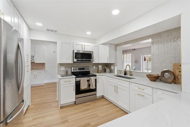 5520 FULMAR DRIVE, Tampa, FL 33625