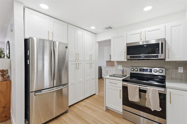 5520 FULMAR DRIVE, Tampa, FL 33625