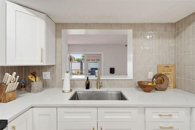 5520 FULMAR DRIVE, Tampa, FL 33625