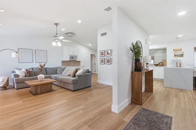 5520 FULMAR DRIVE, Tampa, FL 33625