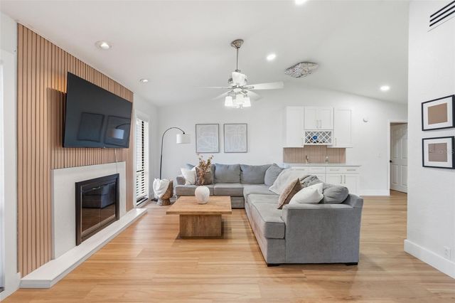 5520 FULMAR DRIVE, Tampa, FL 33625