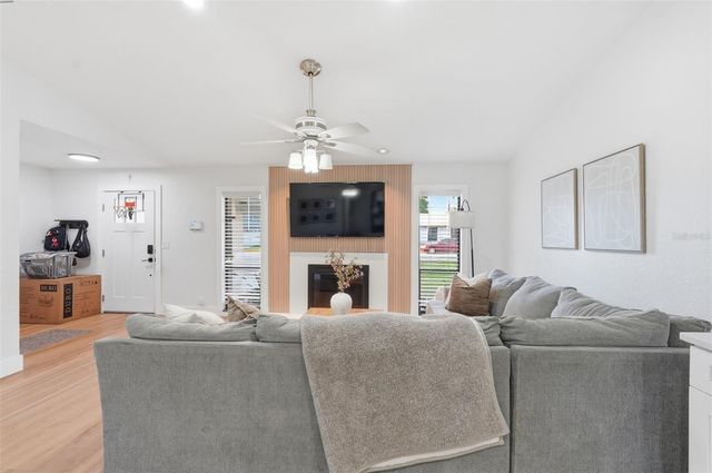 5520 FULMAR DRIVE, Tampa, FL 33625