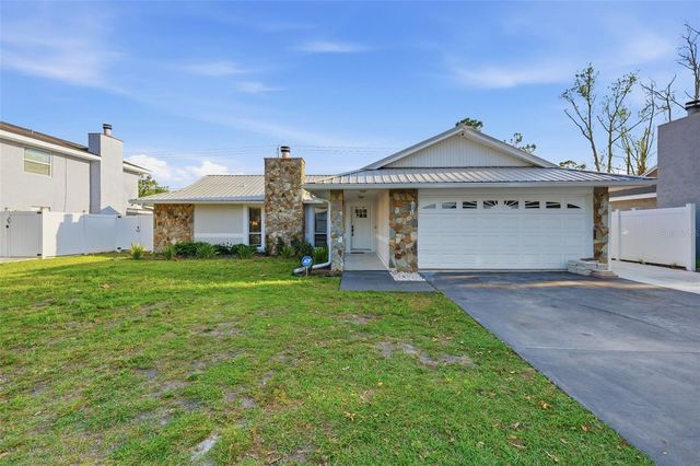 5520 FULMAR DRIVE, Tampa, FL 33625