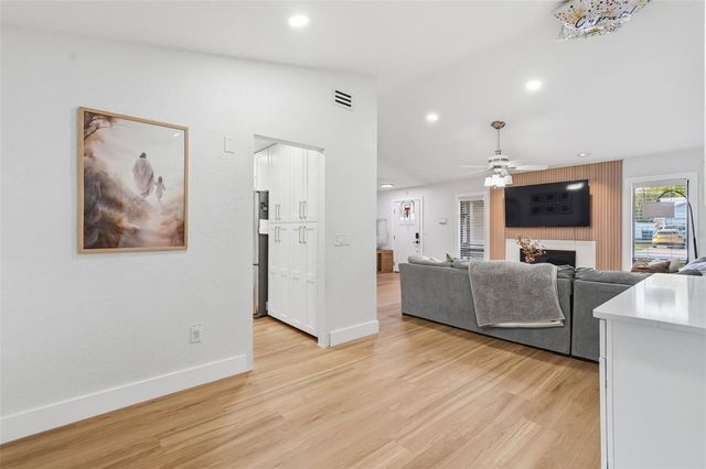 5520 FULMAR DRIVE, Tampa, FL 33625