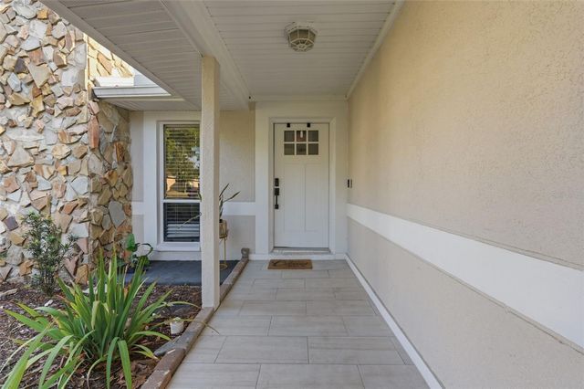 5520 FULMAR DRIVE, Tampa, FL 33625