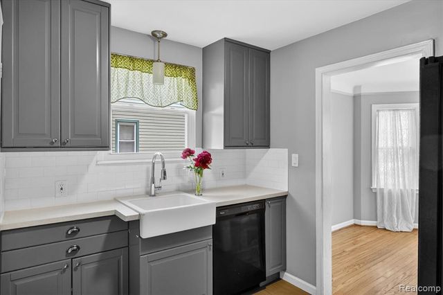 581 Flowerdale Street, Ferndale, MI 48220