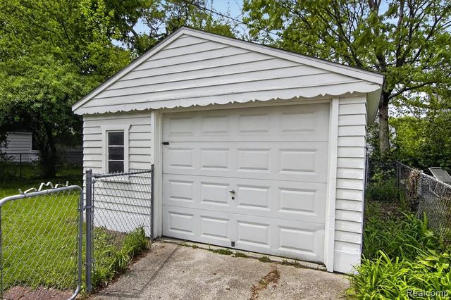 581 Flowerdale Street, Ferndale, MI 48220