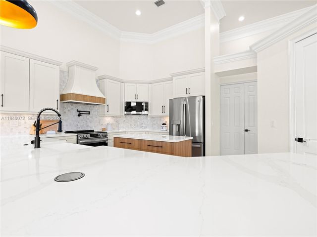 15016 SW 35th St, Davie, FL 33331