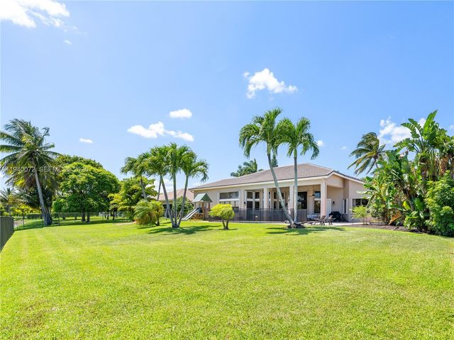 15016 SW 35th St, Davie, FL 33331