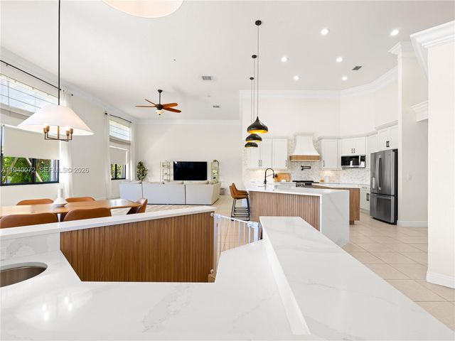 15016 SW 35th St, Davie, FL 33331