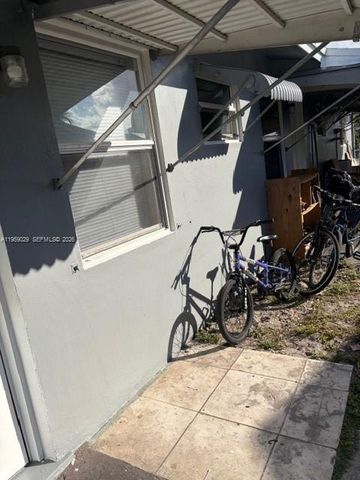 1913 SW Gardenia Rd, Fort Lauderdale, FL 33317