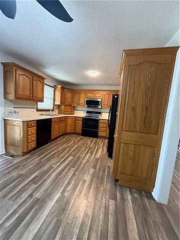 4225 S Milton Drive, Independence, MO 64055