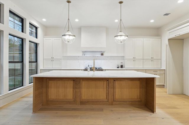 10303 Eddystone Drive, Houston, TX 77043