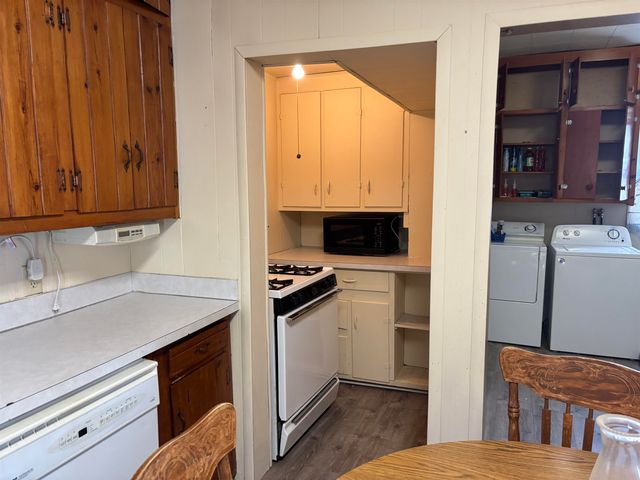 403 1st St SE, Mohall, ND 58761