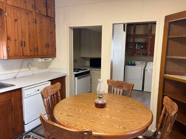 403 1st St SE, Mohall, ND 58761