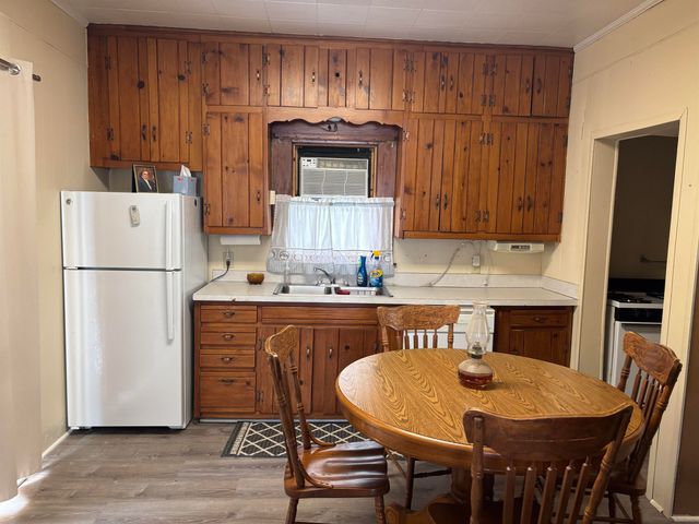 403 1st St SE, Mohall, ND 58761