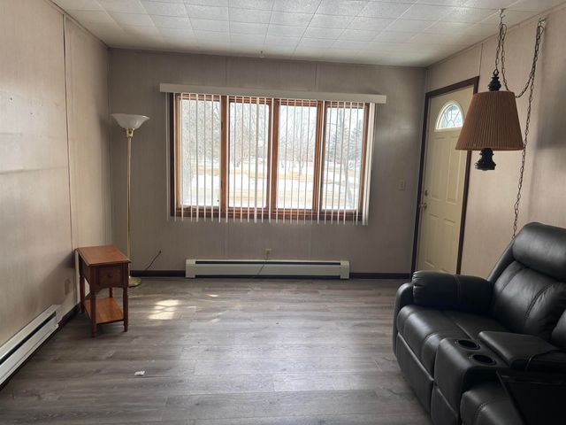 403 1st St SE, Mohall, ND 58761