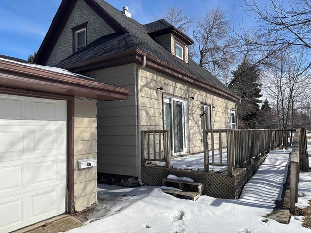 403 1st St SE, Mohall, ND 58761