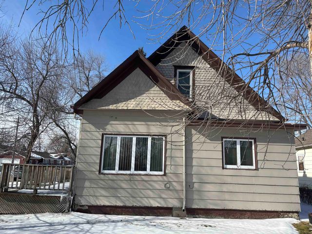 403 1st St SE, Mohall, ND 58761