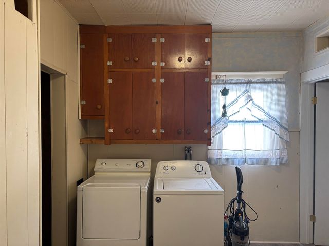 403 1st St SE, Mohall, ND 58761