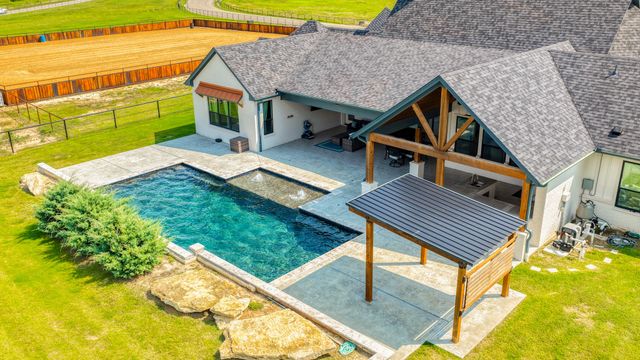 408 Royal Santana Run, Weatherford, TX 76087