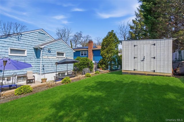 15 Bayard Avenue, Bayville, NY 11709