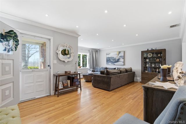 15 Bayard Avenue, Bayville, NY 11709