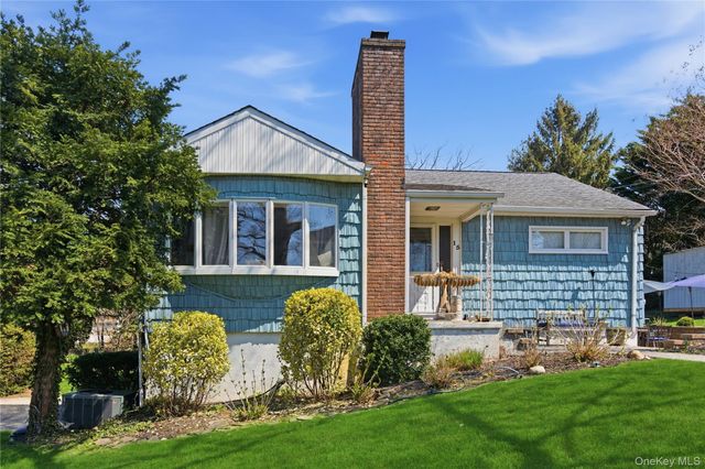 15 Bayard Avenue, Bayville, NY 11709