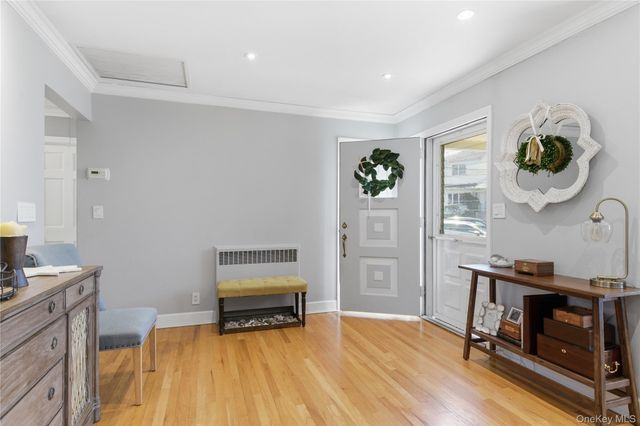 15 Bayard Avenue, Bayville, NY 11709