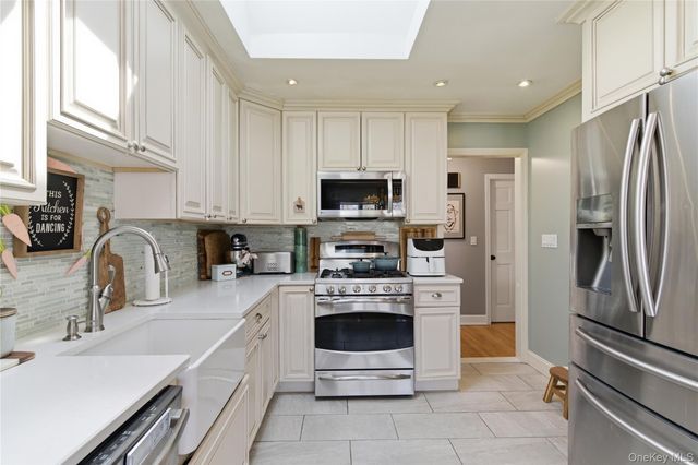 15 Bayard Avenue, Bayville, NY 11709