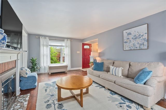 853 Vermont Ave, Mt Lebanon, PA 15234