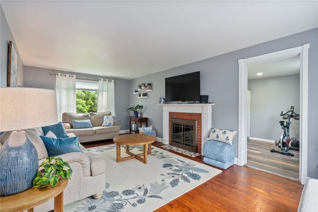 853 Vermont Ave, Mt Lebanon, PA 15234