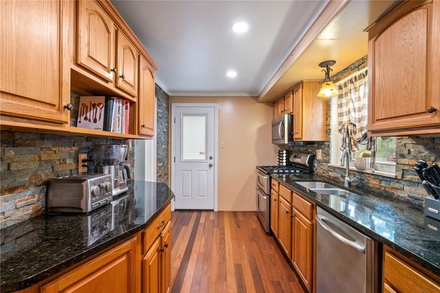 853 Vermont Ave, Mt Lebanon, PA 15234
