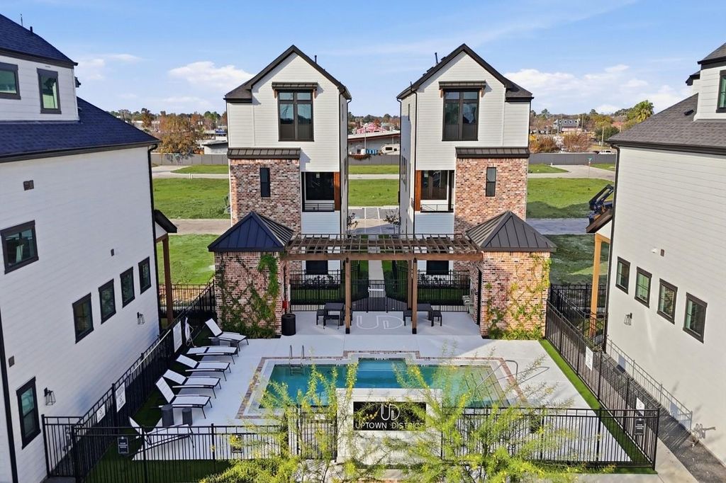 9211 Fort George Street, Houston, TX 77063