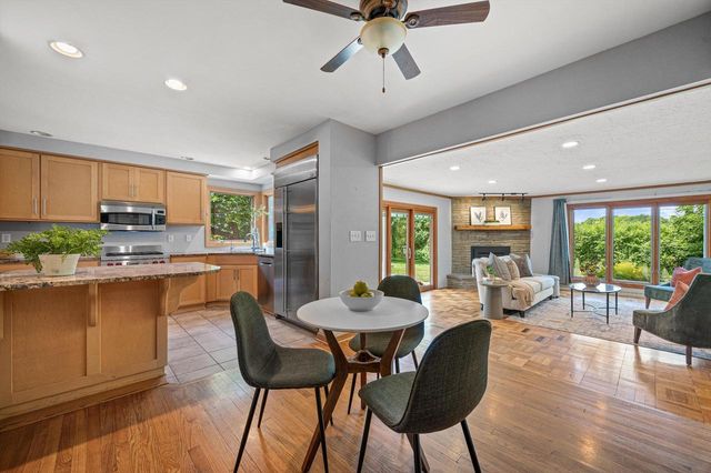 9091 N Pelham PARKWAY, Bayside, WI 53217