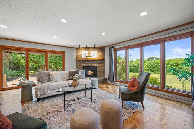 9091 N Pelham PARKWAY, Bayside, WI 53217
