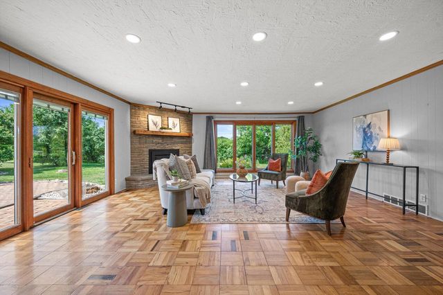 9091 N Pelham PARKWAY, Bayside, WI 53217