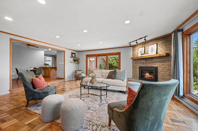 9091 N Pelham PARKWAY, Bayside, WI 53217