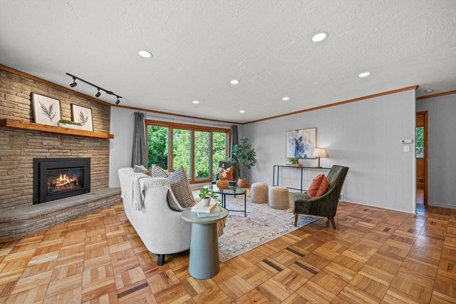 9091 N Pelham PARKWAY, Bayside, WI 53217