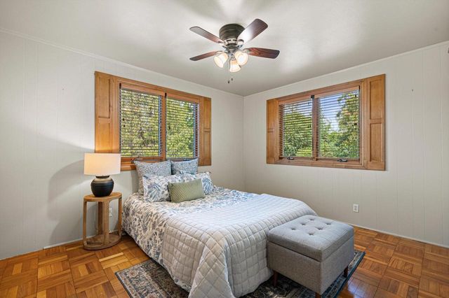 9091 N Pelham PARKWAY, Bayside, WI 53217