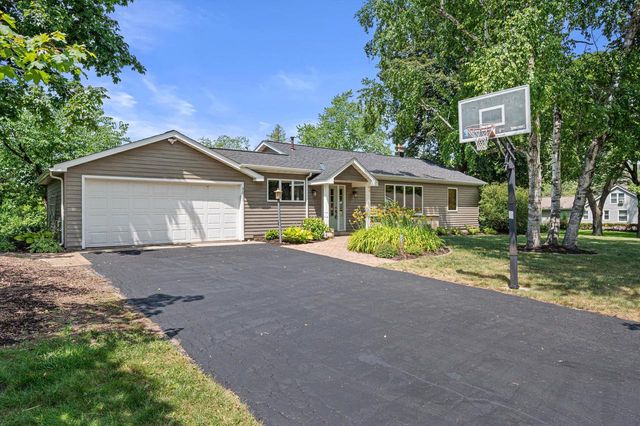 9091 N Pelham PARKWAY, Bayside, WI 53217