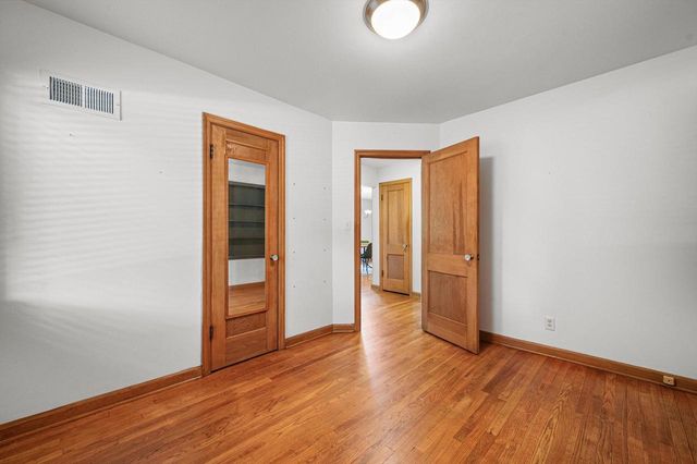 9091 N Pelham PARKWAY, Bayside, WI 53217