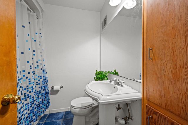 9091 N Pelham PARKWAY, Bayside, WI 53217