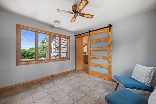 9091 N Pelham PARKWAY, Bayside, WI 53217