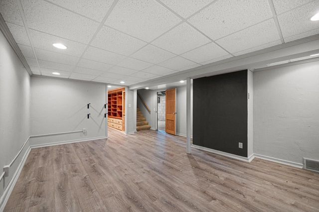 9091 N Pelham PARKWAY, Bayside, WI 53217